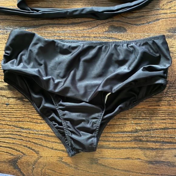 Neverworn Black bikini set size medium - Picture 2 of 5